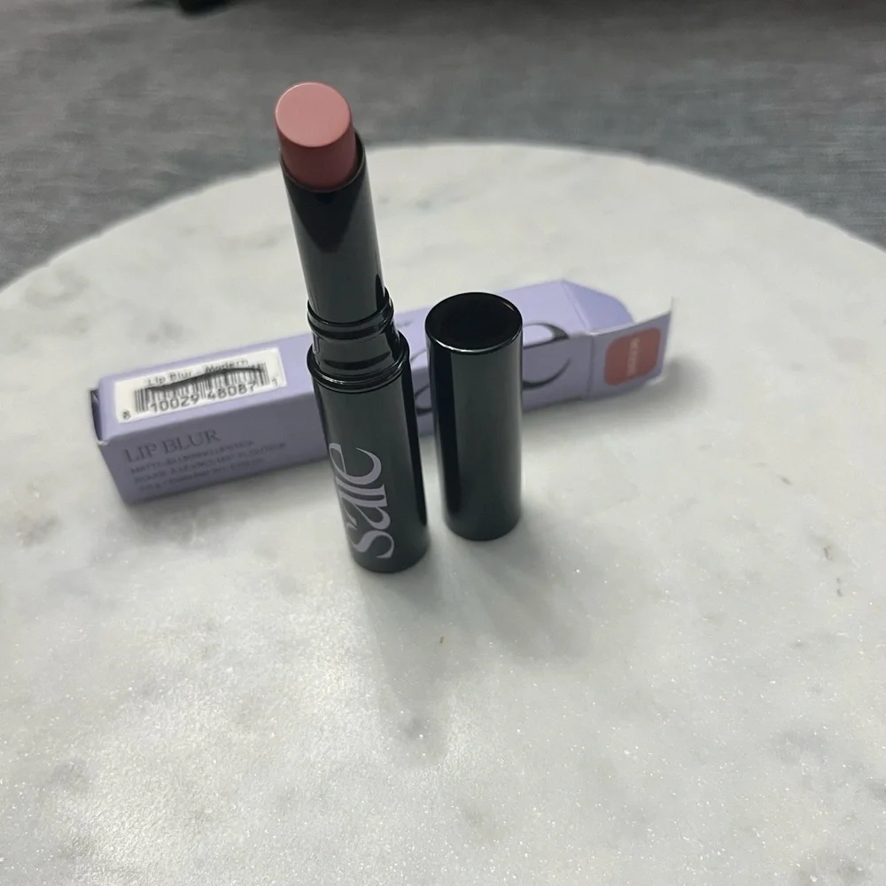 New NWT SAIE Lip Blur‎ Matte Blurring Lipstick MODERN Beauty Makeup Lips 0.09oz